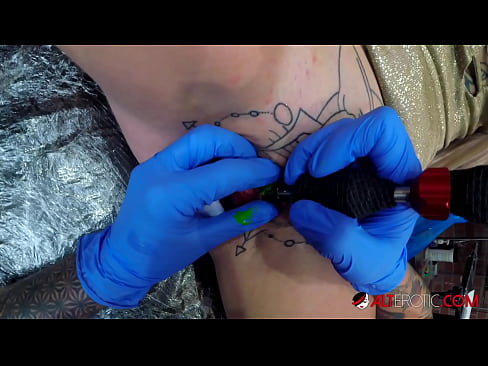❤️ Estremamente tatuato hottie Sully Savage ottenuto un tatuaggio sul suo clitoride ☑ Pornoal it.massagecenter-yalta.ru ❌️